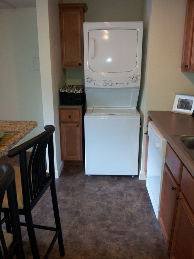 Interior Photo - 512 E Stoughton St.