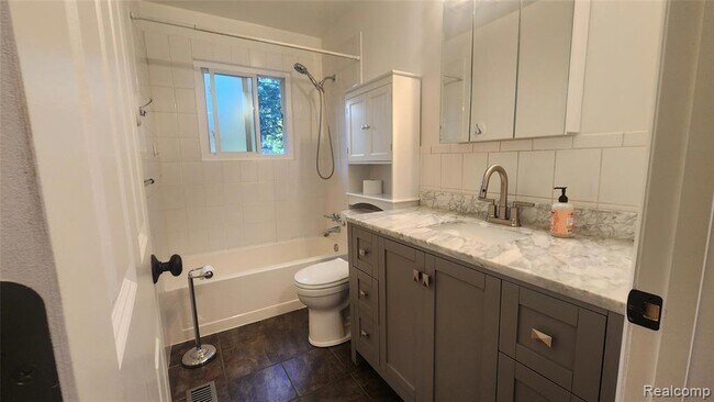 Building Photo - 6555 Manson Dr