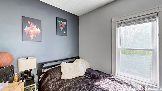 Building Photo - 52 Grove St