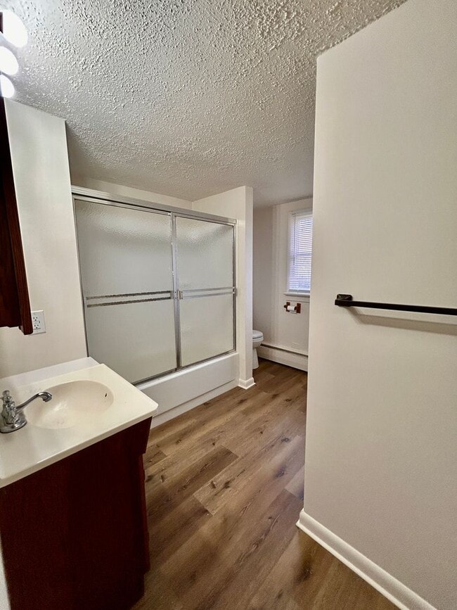 Building Photo - 3 Bedroom Ephrata Home with Garage!