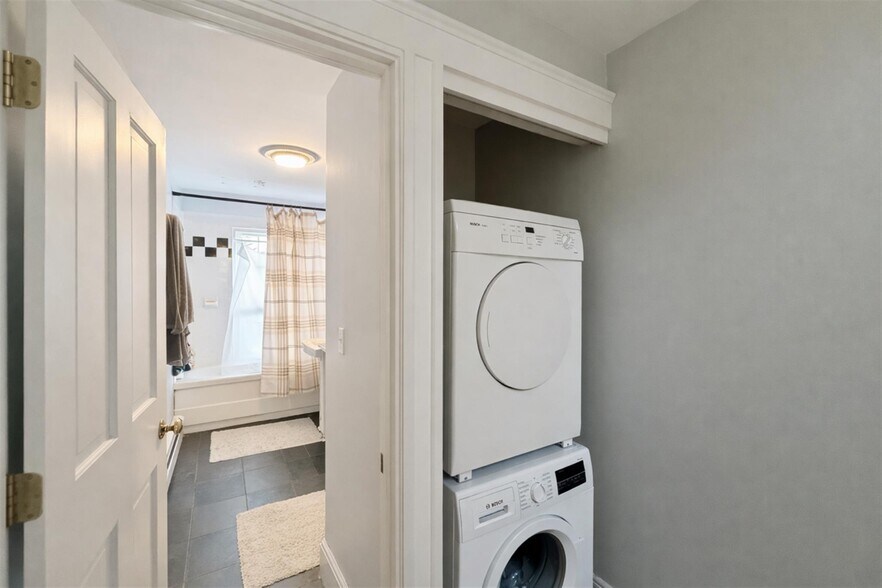 Building Photo - 24 Watson St