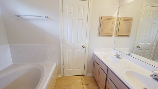 Building Photo - 20934 Carmel Valley Dr