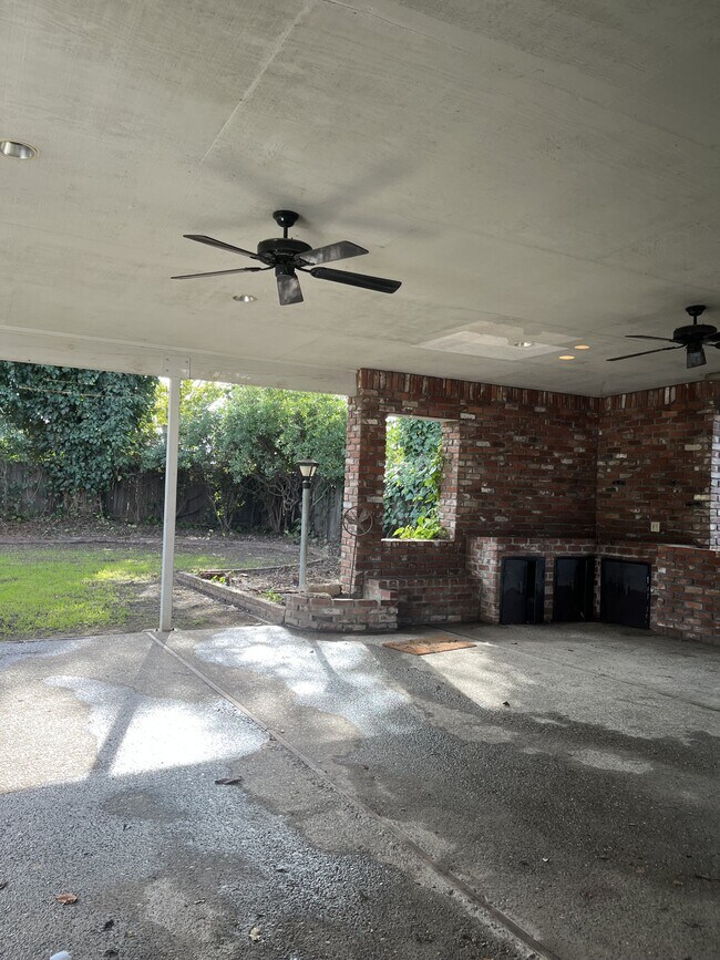 Building Photo - 608 Bird St