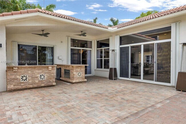 Building Photo - 950 Marina Dr