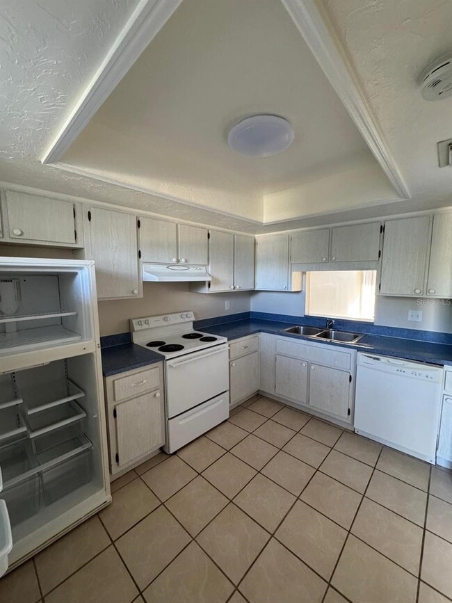 Building Photo - 2050 Oleander Blvd