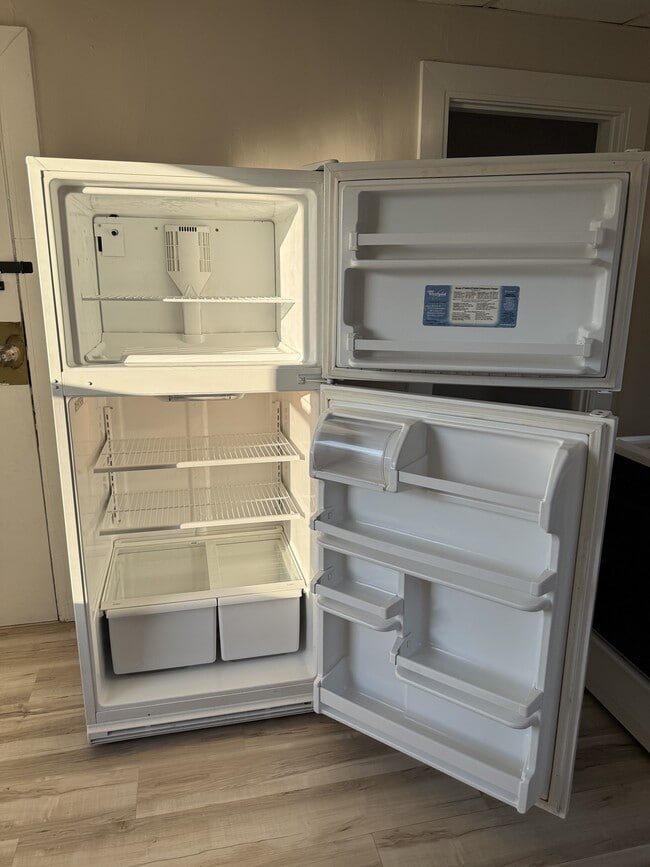 Building Photo - 541 Grafton Ave