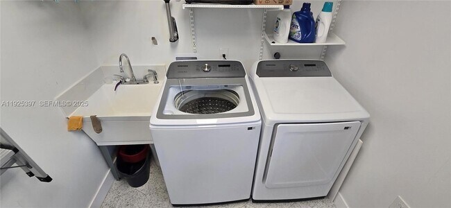 Building Photo - 20523 SW 92nd Pl