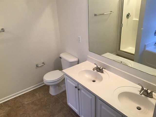 Building Photo - 2840 Meadow Gln