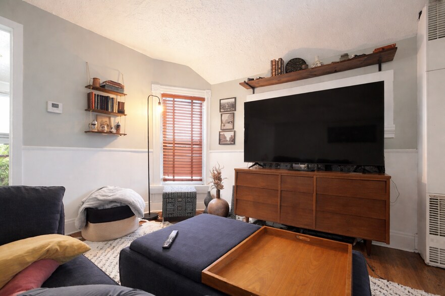 Building Photo - 2522 Howard St NE