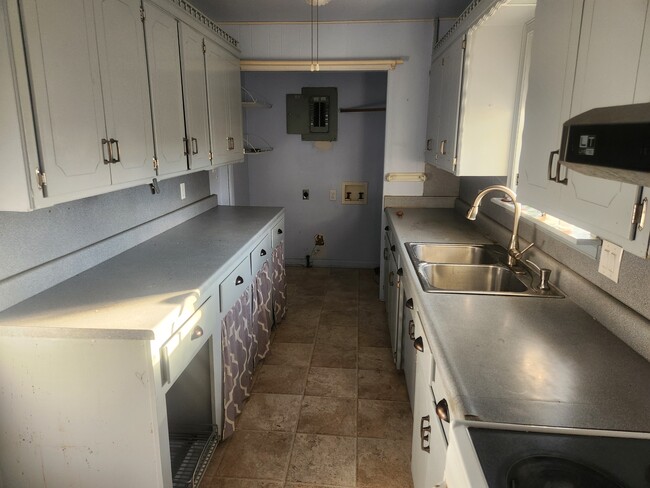 Building Photo - 137 N Elizabeth St