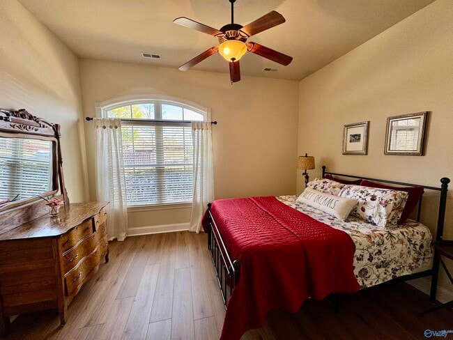 Building Photo - 1024 Split Rock Cove