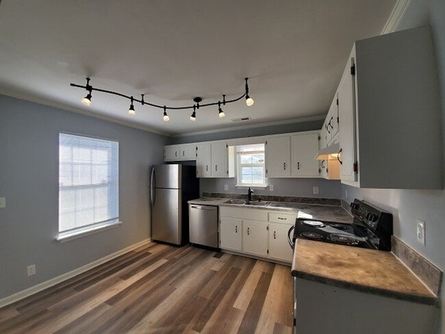 Building Photo - Looking for Cozy Without the Crowd?