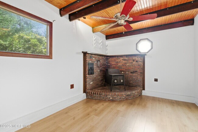 Building Photo - 218 Holly Ave