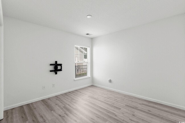 Building Photo - 733 Old Castle Loop Rd