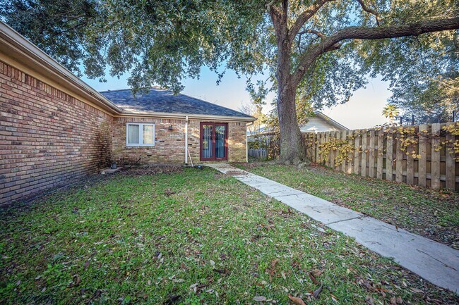 Building Photo - 3 Bedroom 2 Bath Back Bay Luxury Rental Home