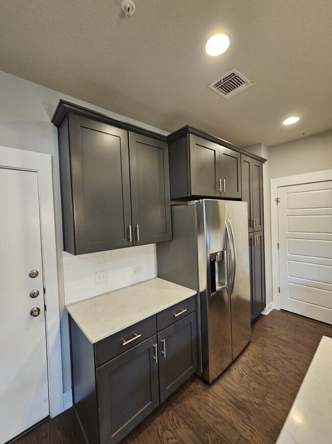 Building Photo - Experience Modern Living: Spacious 3-Bed, 3-Bath Townhome with Two Primary Bedrooms