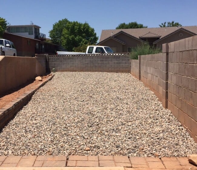 Building Photo - Large Home in Bloomington Hills