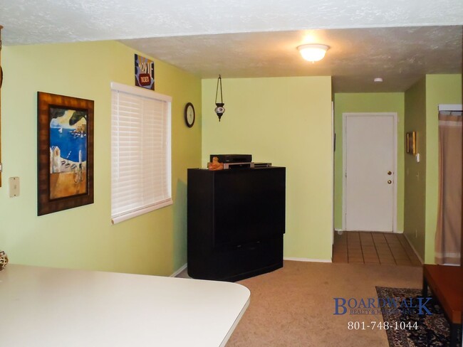 Building Photo - Awesome 3 Bedroom in Salt Lake City!