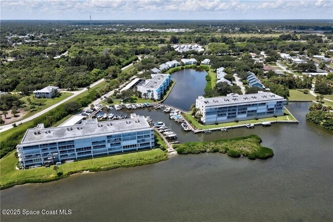 Building Photo - 6061 N River Run Dr