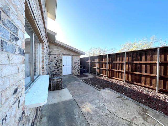 Building Photo - 2110 Via Corona