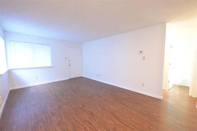 Building Photo - 319 W William Cannon Dr
