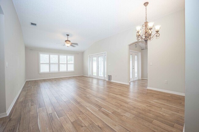 Building Photo - 3BR/2BA Courtyard Villa in The Village of ...