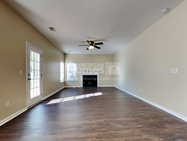 Building Photo - 157 Oak Bluff Road