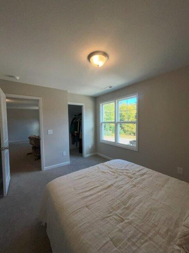 Building Photo - 3704 Stone St