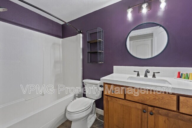 Building Photo - 16704 NE 29th Ave