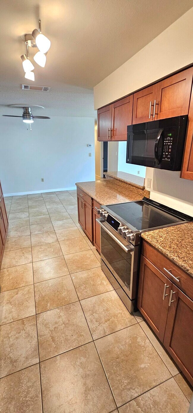 Building Photo - 1380 Floral Ln