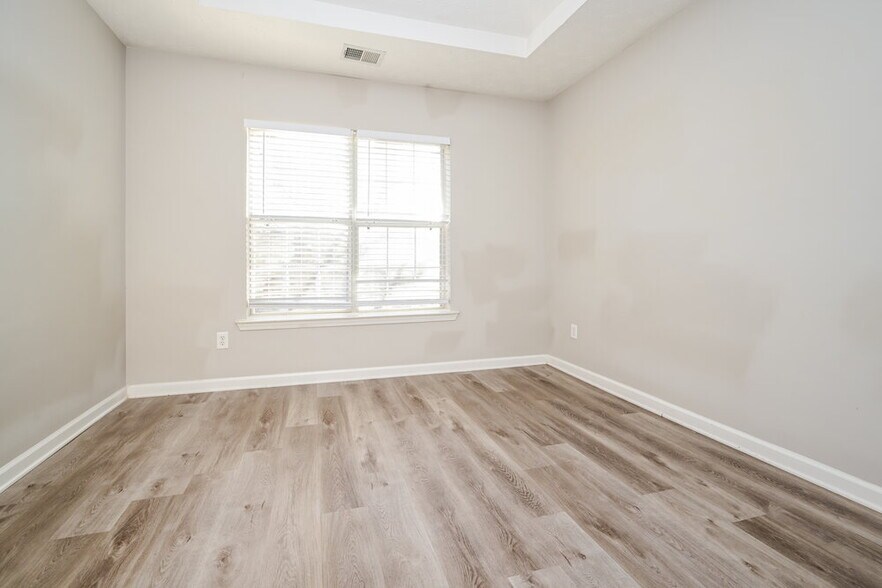 Building Photo - 470 Concord Terrace