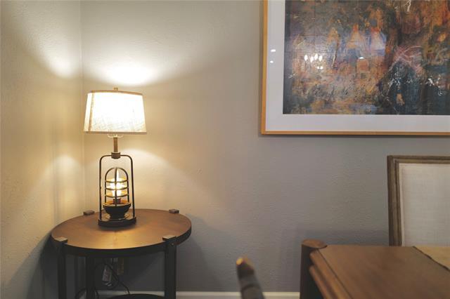 Building Photo - 3000 Townbluff Dr