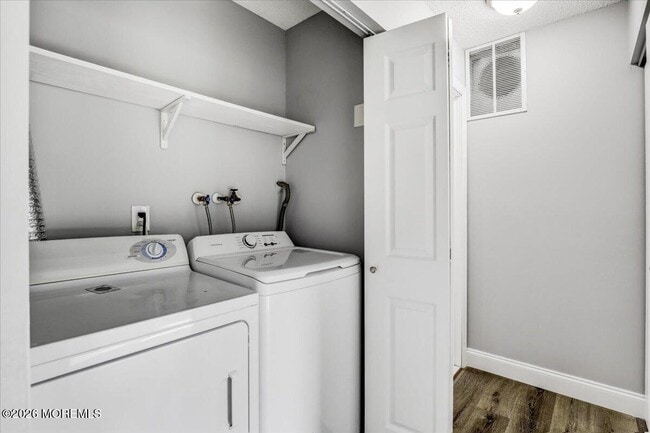 Building Photo - 306 Larkspur Ln