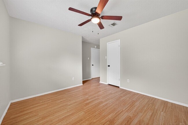 Building Photo - 2310 Woodwind Dr