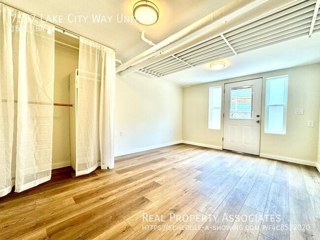Building Photo - 7527 Lake City Way NE