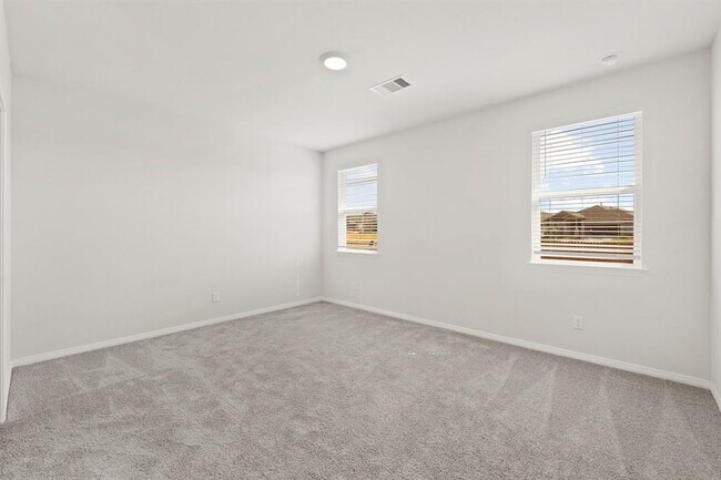 Building Photo - 411 Town Lk Bnd