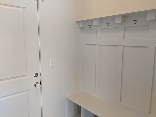 Building Photo - **Charming Rental Home in Highly Desirable...