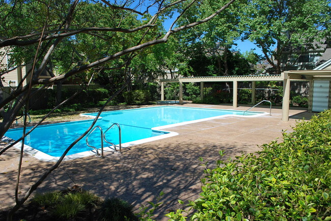 Building Photo - Wonderful Townhome In Walnut Creek Near He...