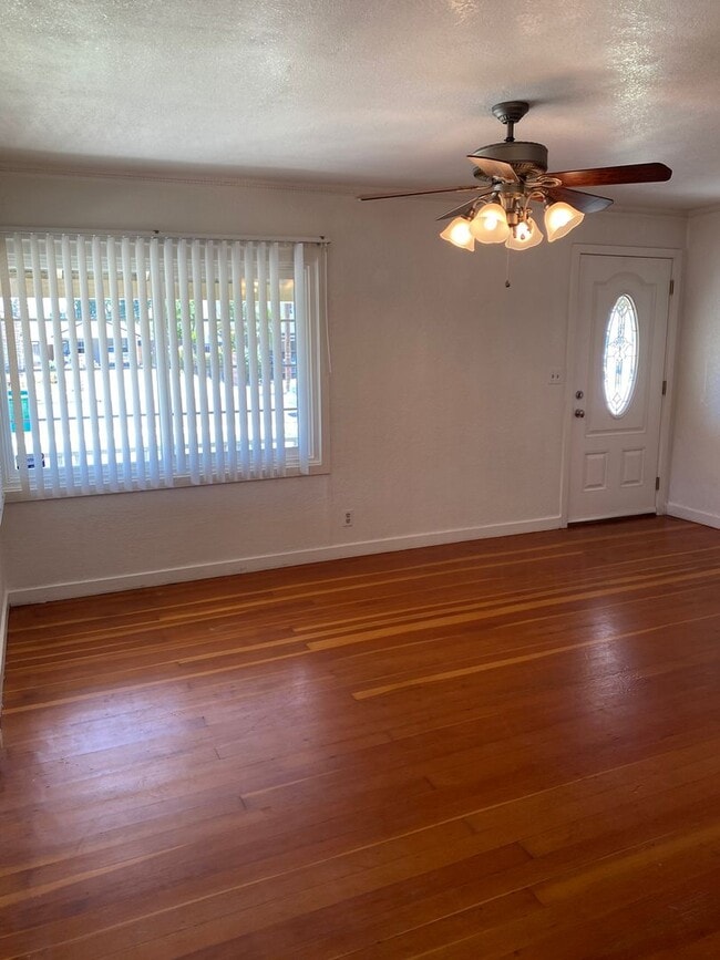 Building Photo - Now Available!! DESIREABLE LOS BANOS SOUTH...
