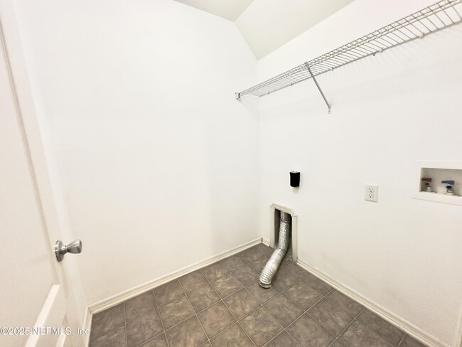 Building Photo - 204 Candlebark Dr