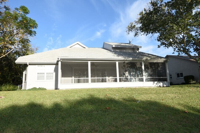 Building Photo - Salt water canal, 2 story home