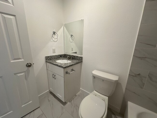 Building Photo - For Lease | 3 Bed, 2 Bath | 1,150 Sq Ft | ...