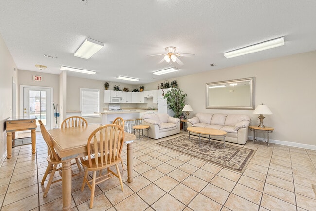 Building Photo - 33 Courtyard Way