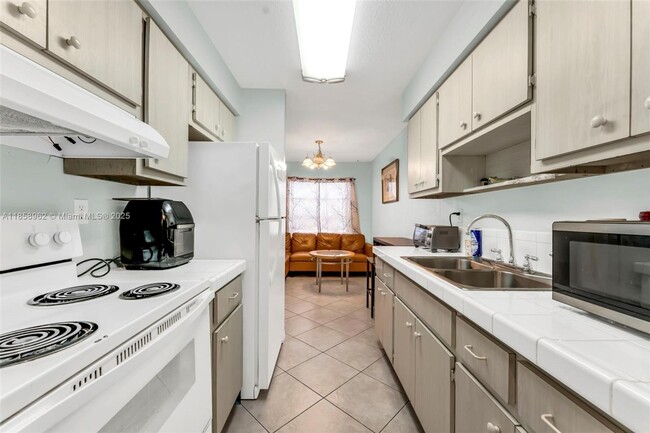 Primary Photo - 820 SW 12th Ct