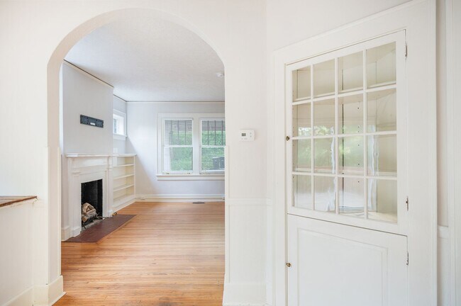 Building Photo - Beautifully updated House in Rivermont