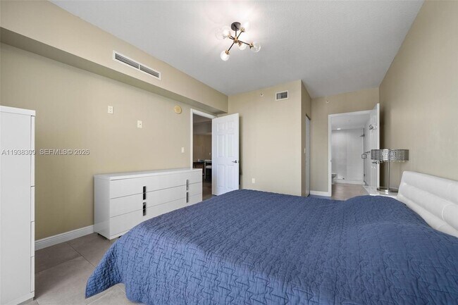 Building Photo - 1755 E Hallandale Beach Blvd