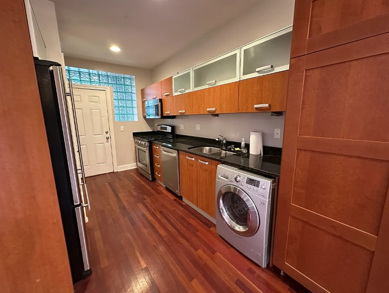 Building Photo - 1360 W Estes Ave