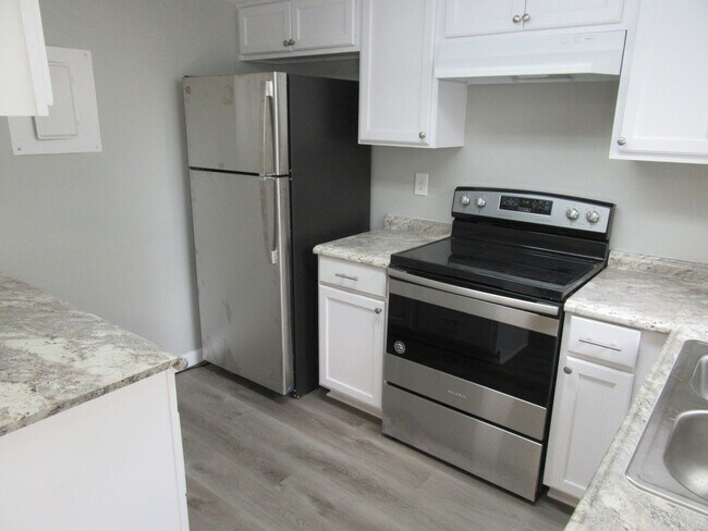 Building Photo - 2914 Sequoia Ave