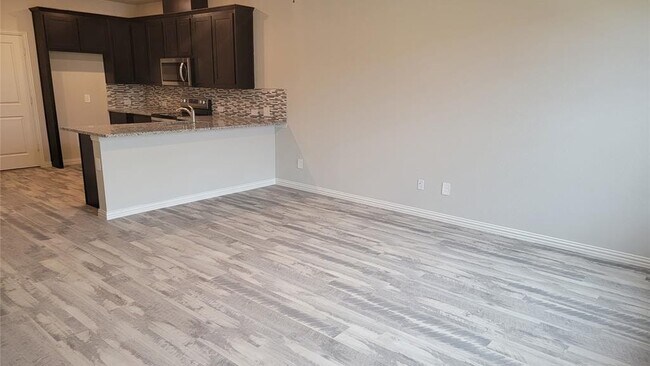 Building Photo - 3333 Solana Cir