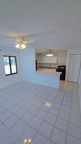 Living room - 1305 NE 146th St
